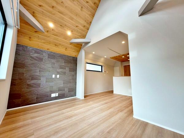 �����s�������5���ڂ̐V�z��ˌ��Ẵ��r���O