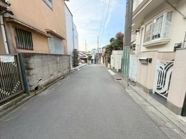 �����s�����揼�m��1���ڂ̒��È�ˌ��Ă̑O�ʓ��H�܂ތ��n�ʐ^