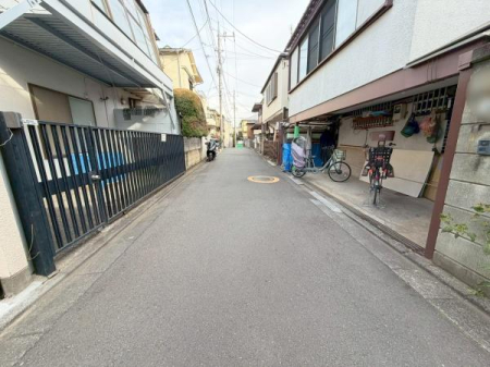 �����s�����揼�m��1���ڂ̒��È�ˌ��Ă̑O�ʓ��H�܂ތ��n�ʐ^