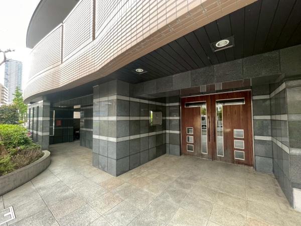 �����s�����q�s�����̒��Ã}���V�����̃G���g�����X