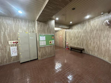 �����s�����q�s���_��4���ڂ̒��Ã}���V�����̃G���g�����X