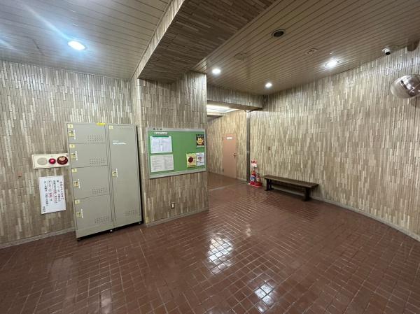 �����s�����q�s���_��4���ڂ̒��Ã}���V�����̃G���g�����X