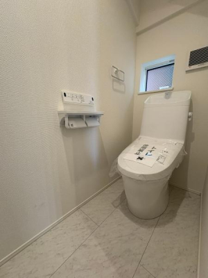 東京都八王子市大和田町2丁目の新築一戸建てのトイレ