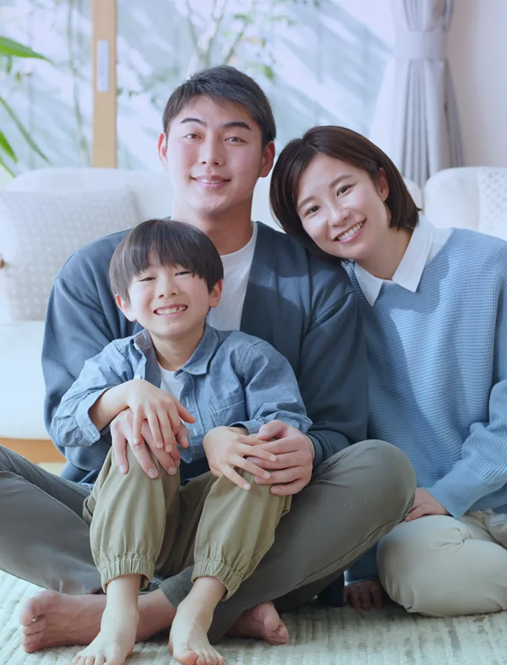 ���w�����炢�̏��N�Ƃ��̕��ꂪ���r���O�\�t�@�ɑO�ɍ����Ă���